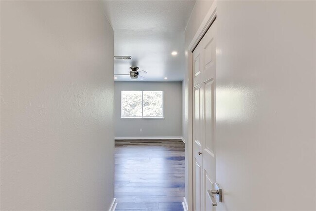 Building Photo - 506 Stonebridge Dr