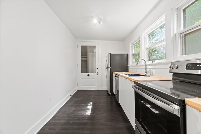 Building Photo - 914/916 Lake Ave