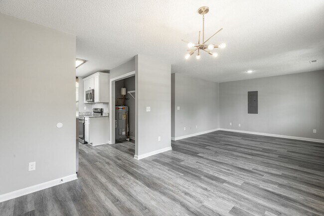 Building Photo - 4 bedroom 2 bath in the Southside (Mill Town)