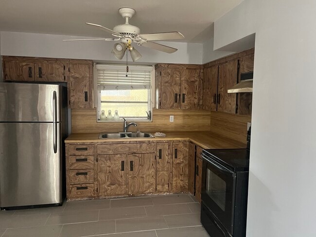 Building Photo - 2326 Cres Ridge Rd