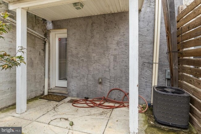 Building Photo - 2238 Titan St