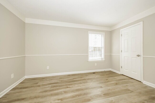 Building Photo - 311 Shadylake Dr