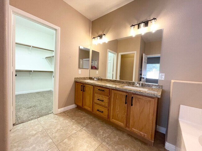 Building Photo - Dream Home in the Heart of Summerlin