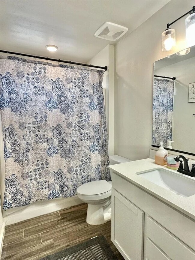 Building Photo - Beautiful 4 Bedroom/3 Bathroom Home