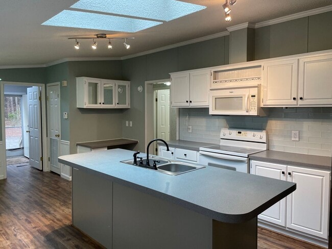 Building Photo - Updated Three Bedroom Two Bath Double Wide in Iron Station