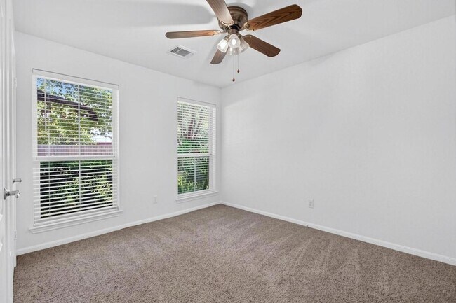Building Photo - 1402 Club Chase Dr