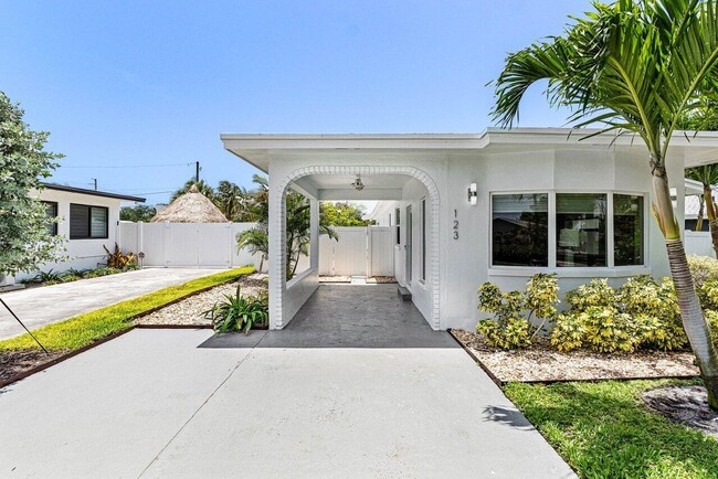 Building Photo - 123 NW 6th Ave