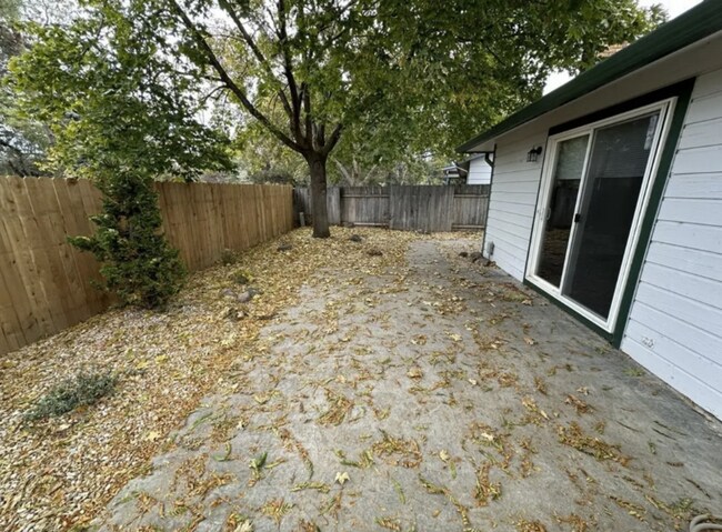 Building Photo - 7337 W Desert Ave