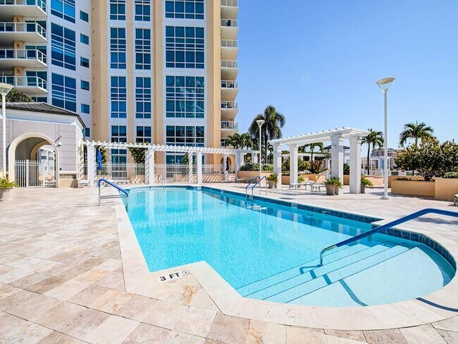 Building Photo - 400 Beach Dr NE