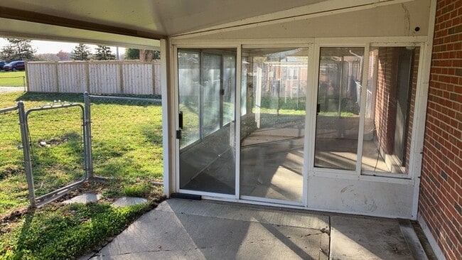 Building Photo - 970 W Alkaline Springs Rd