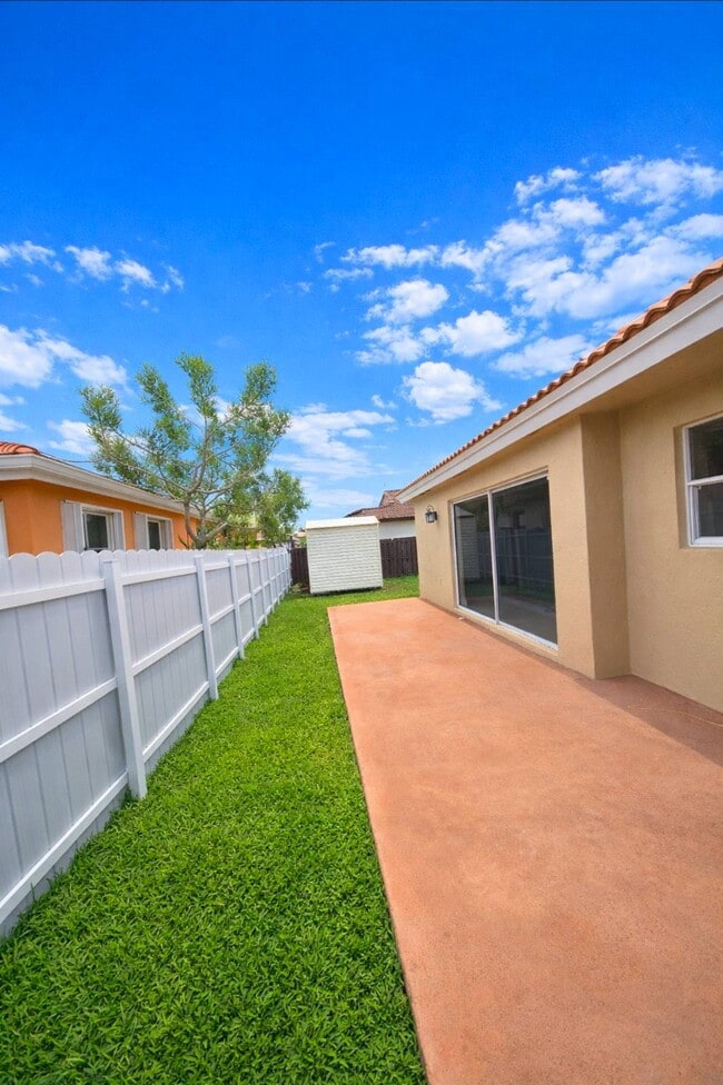 Building Photo - 12954 NW 8th Ln