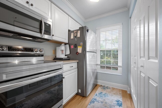 Building Photo - GORGEOUS 2 BEDROOM, 2 BATHROOM 1ST FLOOR CONDO LOCATED IN THE HIGHLY SOUGHT AFTER TENTH FAIRWAY A...