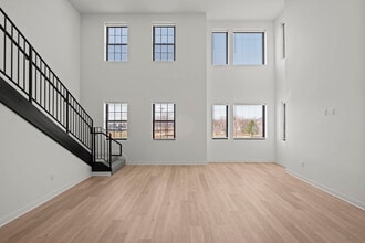 Building Photo - 3009 N Oak Trafficway