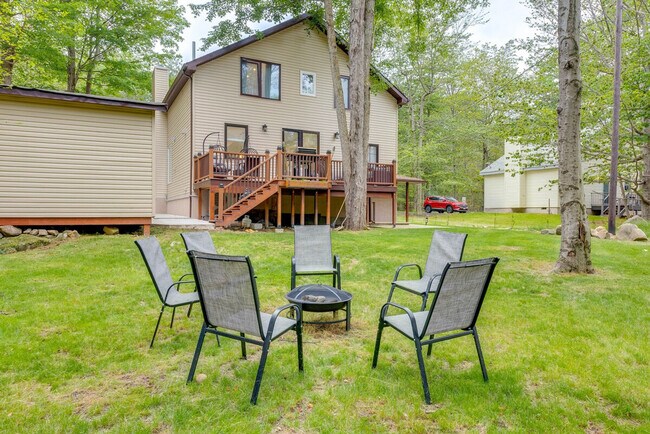 Building Photo - 2135 Rosemont Dr