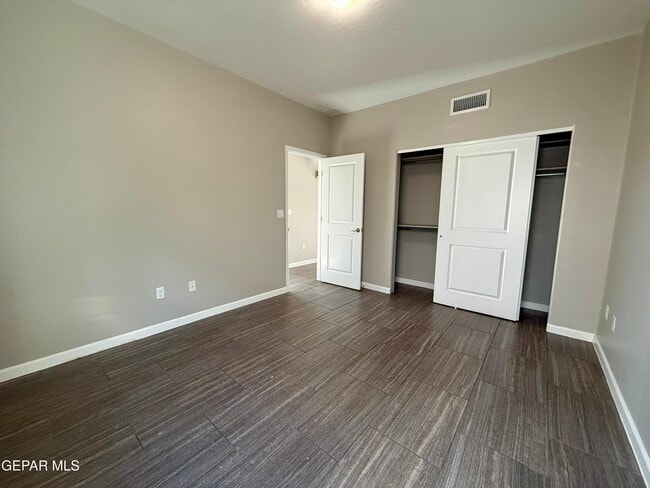 Building Photo - 1252 Desert Mirage Pl