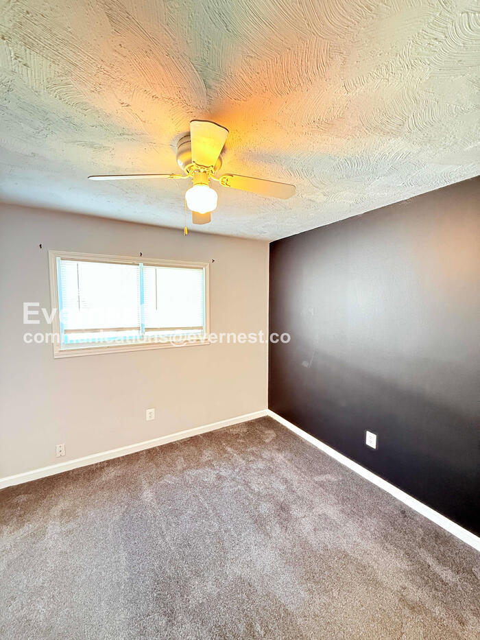 Building Photo - 9433 Sylvia St