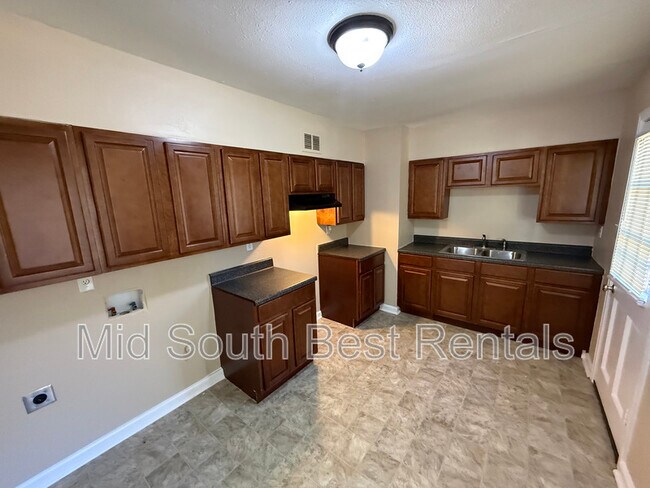 Building Photo - 1870 Corning Ave