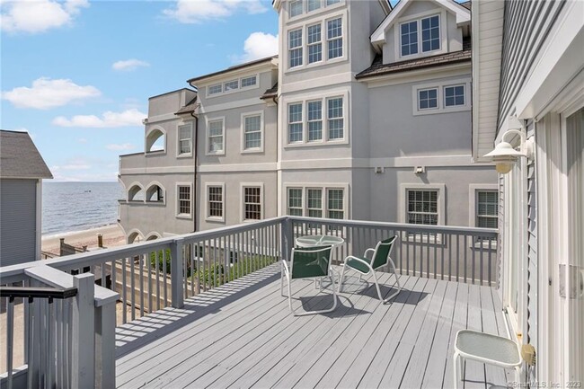 Building Photo - 210 Broadway