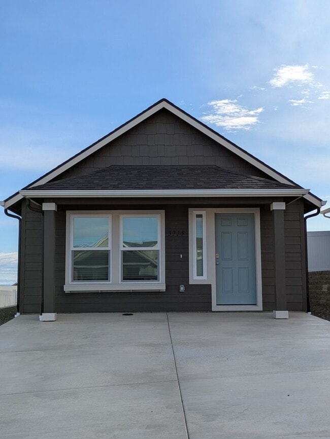 Building Photo - New Single Level Home in New SunRidge Community