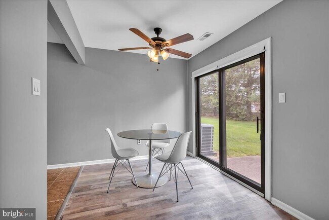 Building Photo - 422B Willow Turn