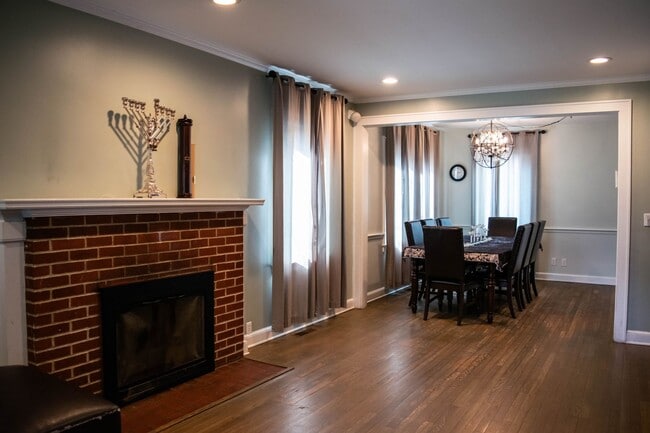 Building Photo - Gorgeous 4-Bed 2-Bath in Beaver Hills