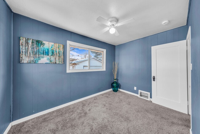 Building Photo - Beautiful Sugarhouse 3 Bedroom!