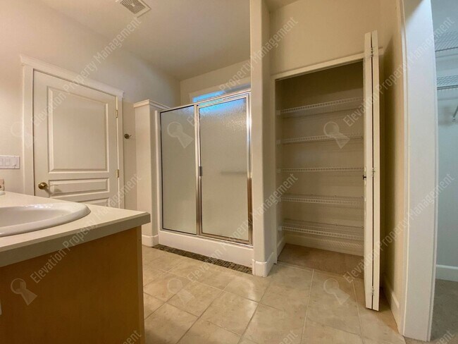 Building Photo - 3-BR 2-BA Boyd Acres Beauty
