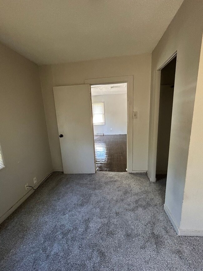 Building Photo - 3 bed 1 bath