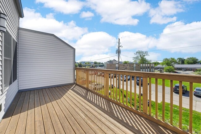 Building Photo - Spacious Townhome with Heated Garage Just ...