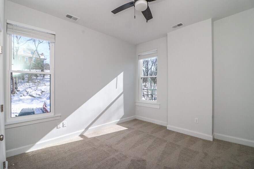 Building Photo - 2228 Kemper Ln