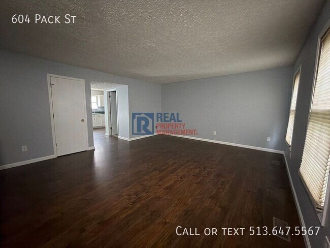 Building Photo - 604 Pack St
