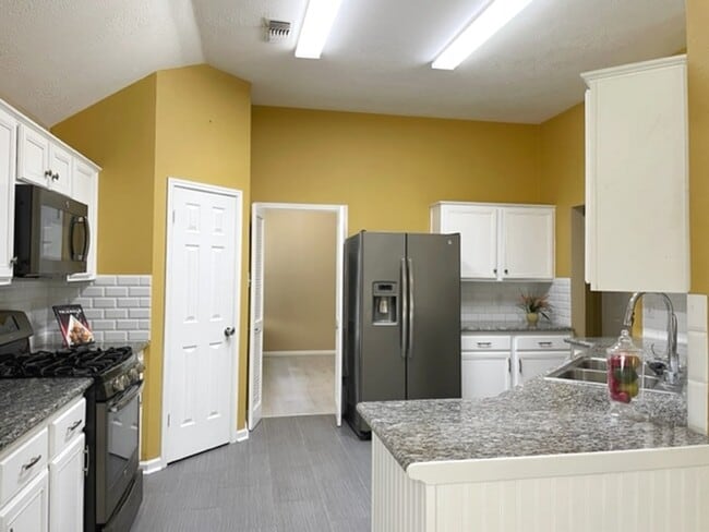 Building Photo - 7114 Glen Rosa Dr