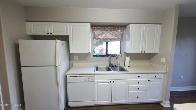 Building Photo - 138 Blue Heron Dr