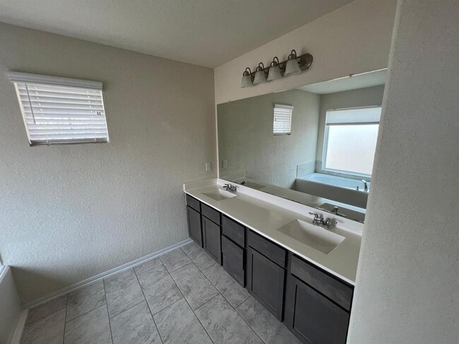 Building Photo - 3014 Vita Dolce Dr