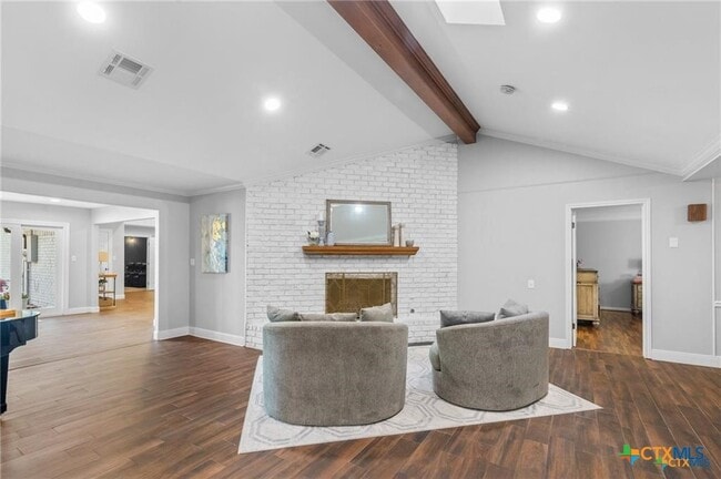Building Photo - 6037 Country Club Dr