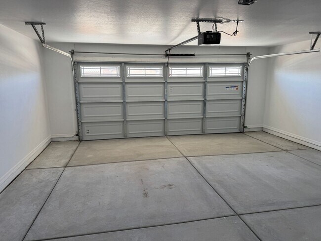 Building Photo - Brand New San Luis Three Bedroom Home