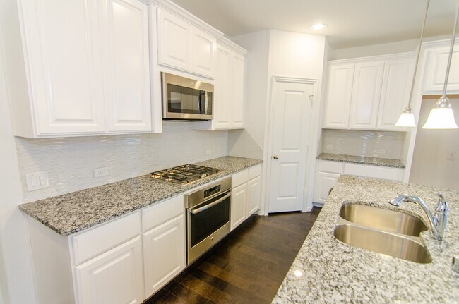 Building Photo - 18122 Glenlyon Dr