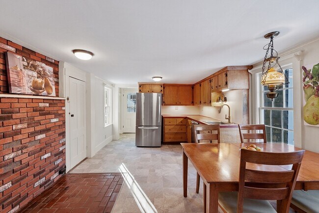 Building Photo - 25 Bulkeley Rd