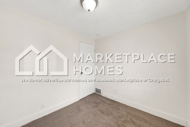 Building Photo - 7906 Dorver Ave