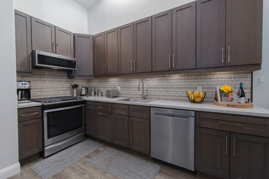 Kitchen Counters and Sink - 73 Summerfield St