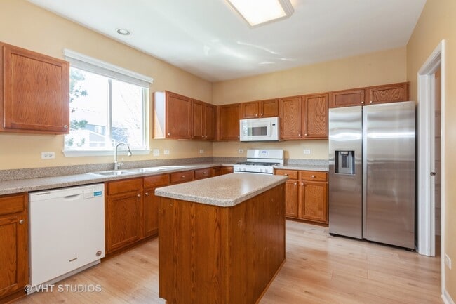 Building Photo - 14712 Independence Dr