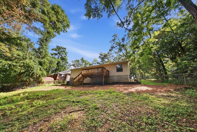 Building Photo - 3 Bedroom 2 Bathroom Single Family Home located in NW Tallahassee!