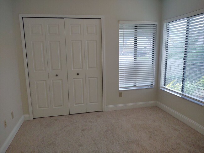 Building Photo - Gorgeous 3 bedroom 2 bath townhome with FL...