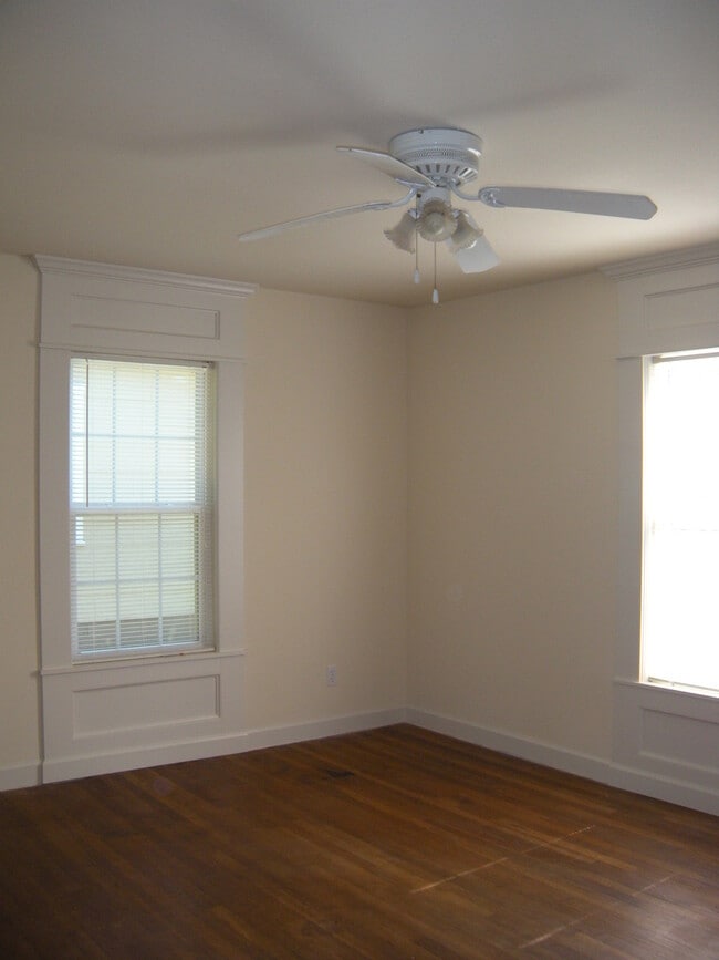 Building Photo - CUTEST COTTAGE IN ROSEDALE - 2BD 1BA $2100