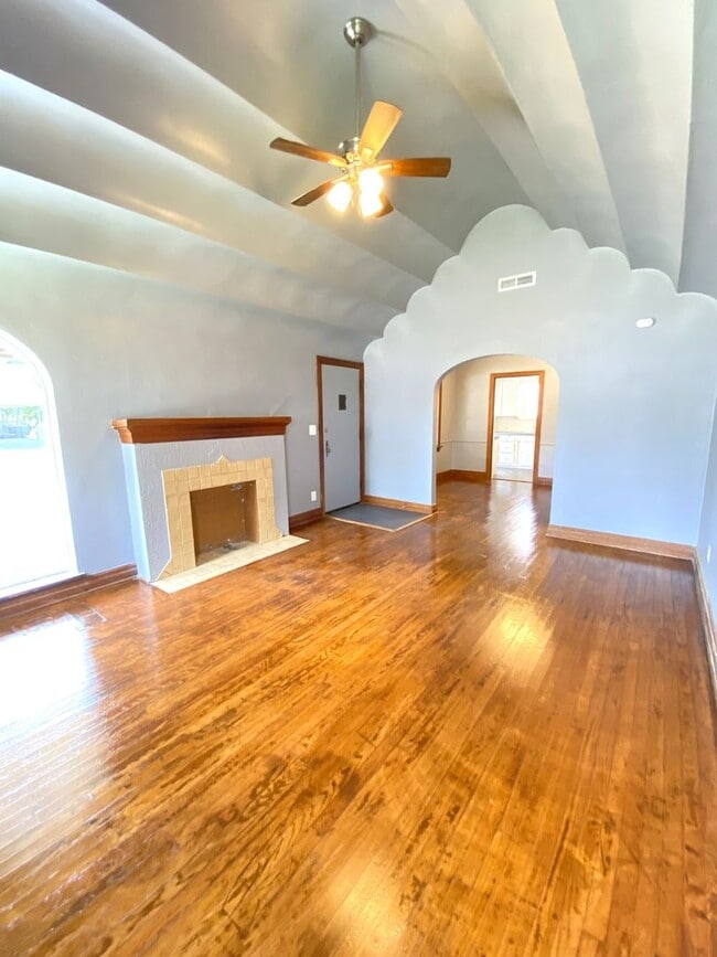 Building Photo - Spacious 2 Bed 1 Bath NW OKC