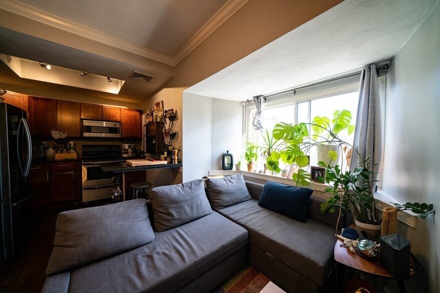 Building Photo - 13 Boston St