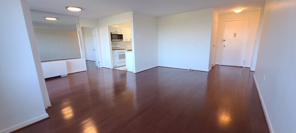 Building Photo - 10401 Grosvenor Pl