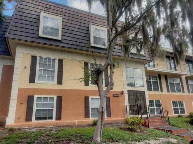 Primary Photo - 4027 Versailles Dr