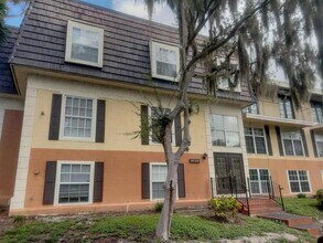 Building Photo - 4027 Versailles Dr