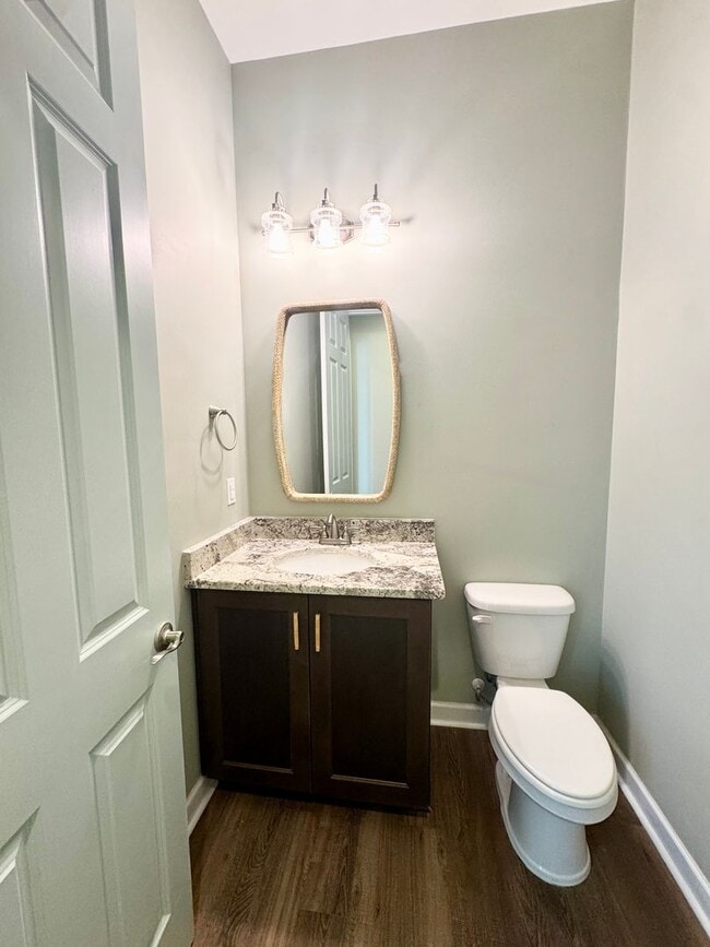 Building Photo - Upscale Townhome in Market Common! MOVE-IN READY!